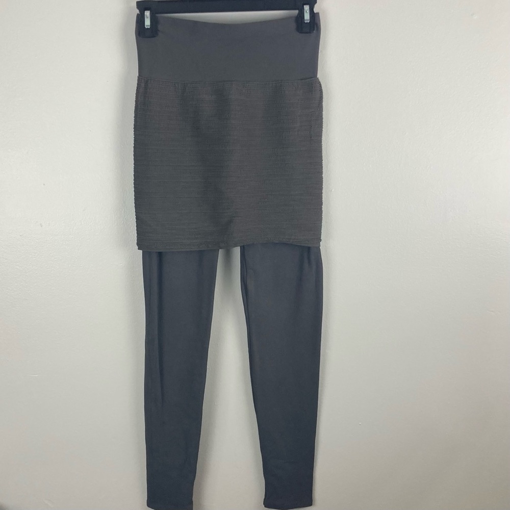 M. Rena skirted capri seamless leggings One size charcoal grey